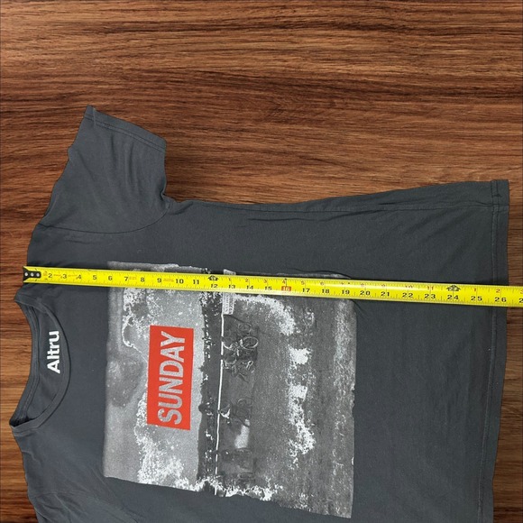 Altru Graphic Tee Sunday Photo Print Short‎ Sleeve T-Shirt Men's L - Picture 5 of 6
